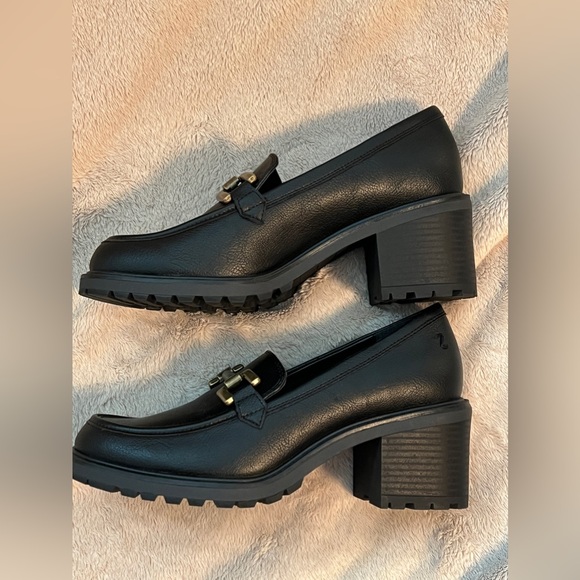 NEW ZODIAC Gemma Hardware Lug Sole Loafers - Picture 5 of 6